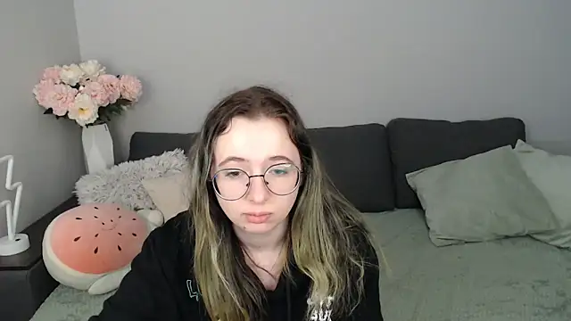 Snapshot of Mini_Diva chatting on October 2025 08:12:01 AM Mini Diva online show from October 2025 08:12:01 AM