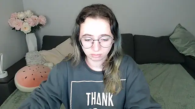 Snapshot of Mini_Diva chatting on October 2025 08:11:01 AM Mini Diva online show from October 2025 08:11:01 AM