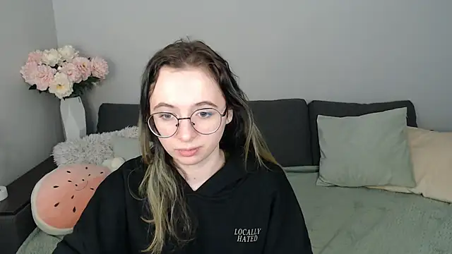 Snapshot of Mini_Diva chatting on October 2025 09:11:01 AM Mini Diva online show from October 2025 09:11:01 AM