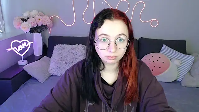 Snapshot of Mini_Diva chatting on November 2025 09:09:01 AM Mini Diva online show from November 2025 09:09:01 AM