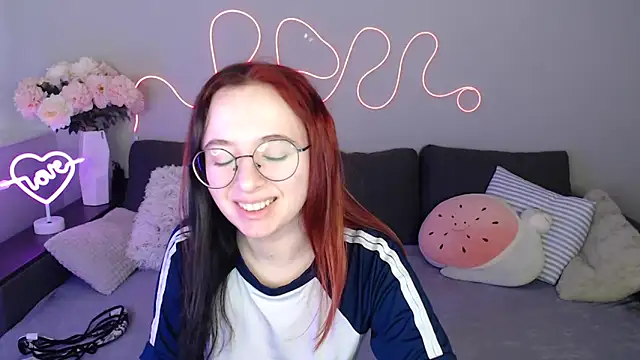 Snapshot of Mini_Diva chatting on November 2025 09:09:01 AM Mini Diva online show from November 2025 09:09:01 AM