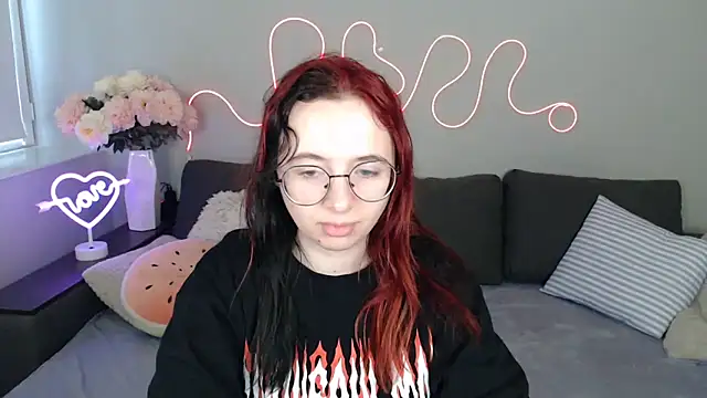 Snapshot of Mini_Diva chatting on November 2025 09:09:01 AM Mini Diva online show from November 2025 09:09:01 AM