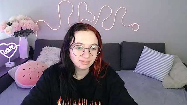 Snapshot of Mini_Diva chatting on November 2025 09:10:02 AM Mini Diva online show from November 2025 09:10:02 AM