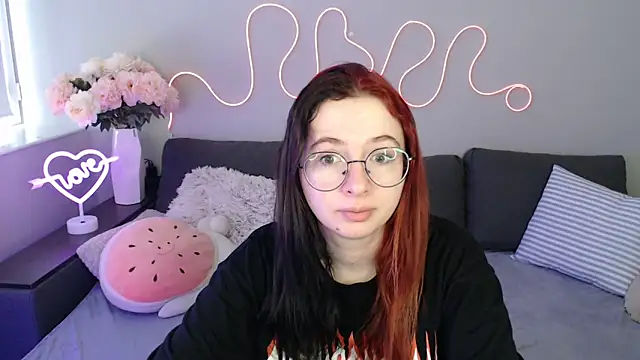 Snapshot of Mini_Diva chatting on November 2025 09:08:02 AM Mini Diva online show from November 2025 09:08:02 AM