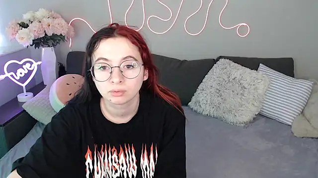 Snapshot of Mini_Diva chatting on November 2025 09:17:02 AM Mini Diva online show from November 2025 09:17:02 AM