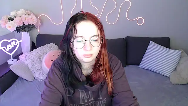 Snapshot of Mini_Diva chatting on November 2025 09:04:01 AM Mini Diva online show from November 2025 09:04:01 AM