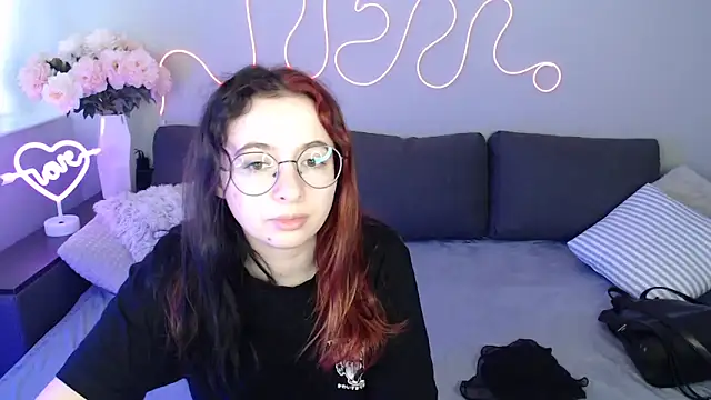 Snapshot of Mini_Diva chatting on November 2025 09:09:02 AM Mini Diva online show from November 2025 09:09:02 AM