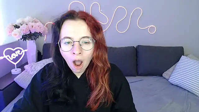 Snapshot of Mini_Diva chatting on November 2025 09:08:01 AM Mini Diva online show from November 2025 09:08:01 AM