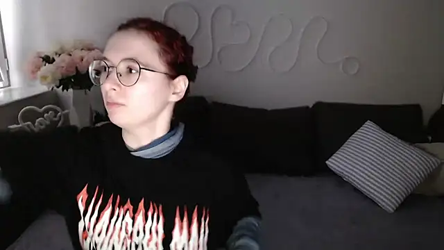 Snapshot of Mini_Diva chatting on November 2025 09:12:02 AM Mini Diva online show from November 2025 09:12:02 AM