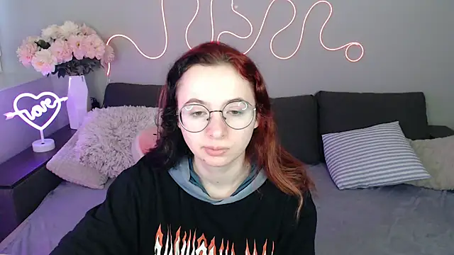 Snapshot of Mini_Diva chatting on November 2025 09:13:02 AM Mini Diva online show from November 2025 09:13:02 AM