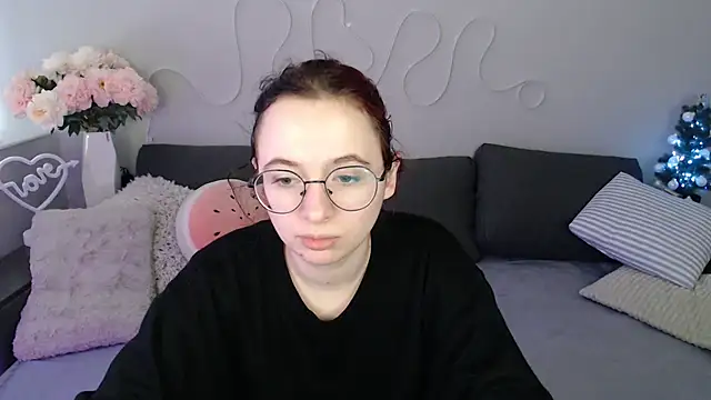 Snapshot of Mini_Diva chatting on December 2025 09:14:02 AM Mini Diva online show from December 2025 09:14:02 AM