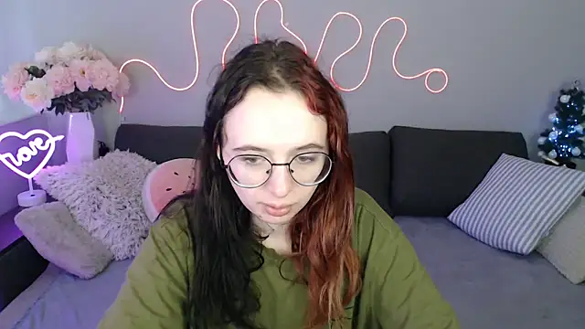 Snapshot of Mini_Diva chatting on December 2025 10:00:02 AM Mini Diva online show from December 2025 10:00:02 AM