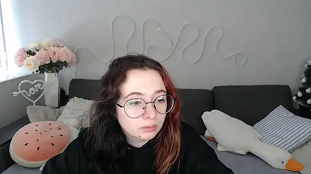 Snapshot of Mini_Diva chatting on February 2026 09:06:02 AM Mini Diva online show from February 2026 09:06:02 AM