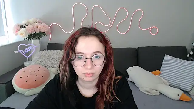 Snapshot of Mini_Diva chatting on March 2026 09:33:02 AM Mini Diva online show from March 2026 09:33:02 AM