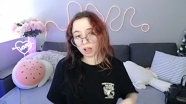 Snapshot of Mini_Diva chatting on March 2026 09:05:01 AM Mini Diva online show from March 2026 09:05:01 AM