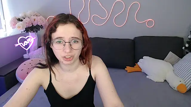 Snapshot of Mini_Diva chatting on March 2026 09:17:02 AM Mini Diva online show from March 2026 09:17:02 AM