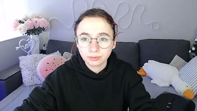 Snapshot of Mini_Diva chatting on March 2026 09:02:01 AM Mini Diva online show from March 2026 09:02:01 AM