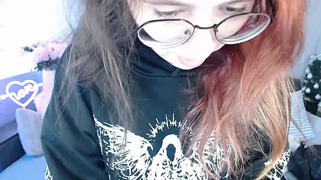 Snapshot of Mini_Diva chatting on March 2026 09:27:02 AM Mini Diva online show from March 2026 09:27:02 AM