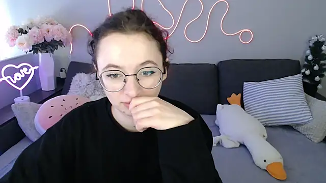 Snapshot of Mini_Diva chatting on March 2026 09:12:01 AM Mini Diva online show from March 2026 09:12:01 AM