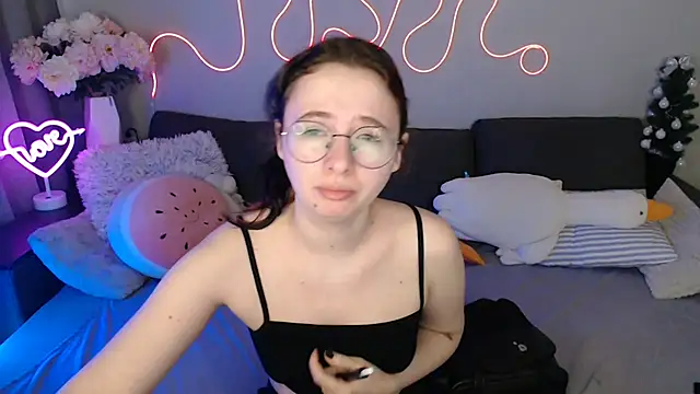 Snapshot of Mini_Diva chatting on April 2026 08:48:01 AM Mini Diva online show from April 2026 08:48:01 AM