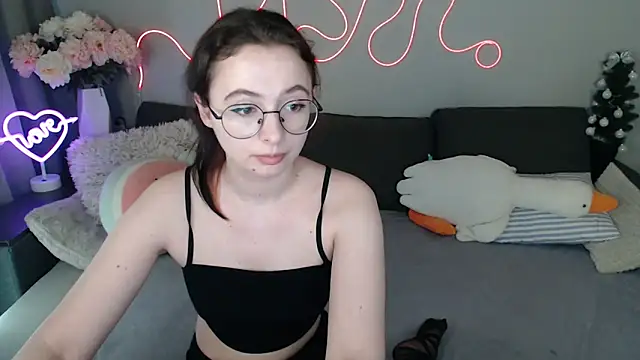 Snapshot of Mini_Diva chatting on April 2026 01:41:01 PM Mini Diva online show from April 2026 01:41:01 PM