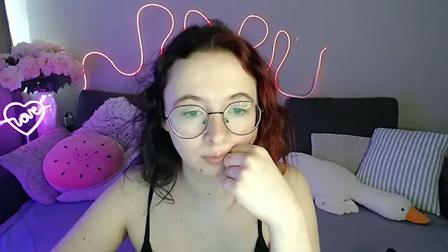 Mini Diva online show from July 2026 08:05:01 AM