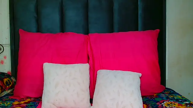 Snapshot of Kiaralane_xx chatting on February 2025 12:33:01 PM Kiaralane xx online show from February 2025 12:33:01 PM