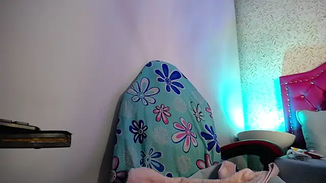 luly pink online show from April 2026 04:04:01 AM