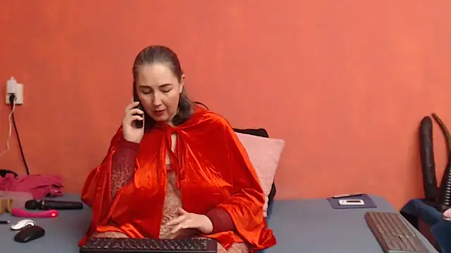 Snapshot of MilfGina chatting on December 2024 01:45:01 PM MilfGina online show from December 2024 01:45:01 PM