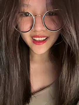 Snapshot of Krixxi22 chatting on October 2025 04:15:02 PM Krixxi22 online show from October 2025 04:15:02 PM