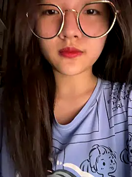 Snapshot of Krixxi22 chatting on October 2025 03:54:02 PM Krixxi22 online show from October 2025 03:54:02 PM