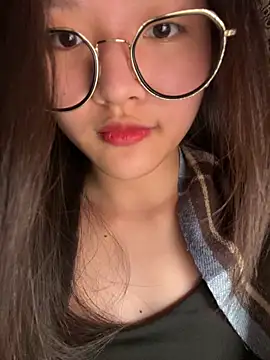 Snapshot of Krixxi22 chatting on October 2025 01:40:02 PM Krixxi22 online show from October 2025 01:40:02 PM