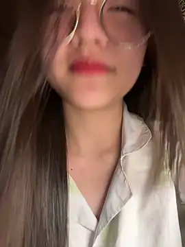 Snapshot of Krixxi22 chatting on October 2025 02:32:02 PM Krixxi22 online show from October 2025 02:32:02 PM