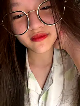 Snapshot of Krixxi22 chatting on November 2025 02:49:02 PM Krixxi22 online show from November 2025 02:49:02 PM