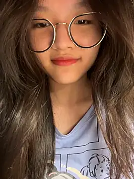 Snapshot of Krixxi22 chatting on November 2025 05:02:01 PM Krixxi22 online show from November 2025 05:02:01 PM