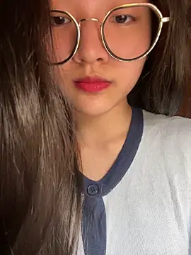 Krixxi22 online show from March 2026 05:28:01 PM