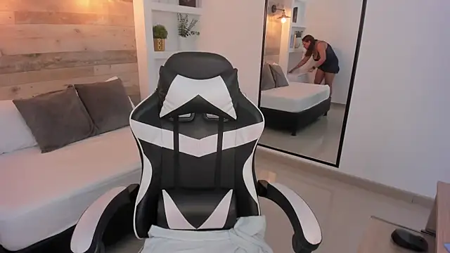 zoe danae  online show from February 2026 12:32:02 PM