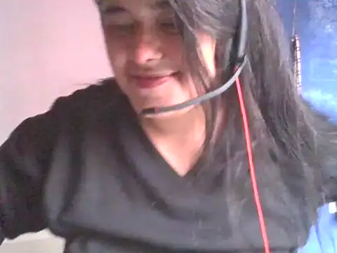 Snapshot of AuraBela20 chatting on October 2025 01:40:02 PM AuraBela20 online show from October 2025 01:40:02 PM