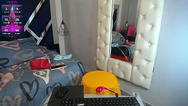 Snapshot of maissa-luvv chatting on December 2024 09:52:01 PM maissa-luvv online show from December 2024 09:52:01 PM