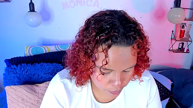 Snapshot of monicabbw_ chatting on November 2025 01:37:01 AM monicabbw online show from November 2025 01:37:01 AM