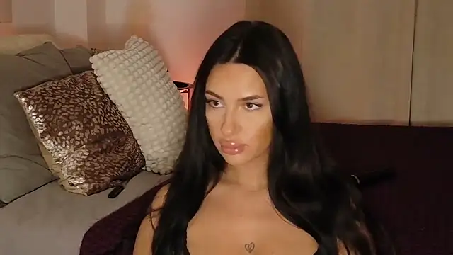 LuanaDess online show from February 2026 12:09:01 AM