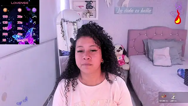 Snapshot of Kenia_tompson01 chatting on December 2024 06:11:01 PM Kenia tompson01 online show from December 2024 06:11:01 PM