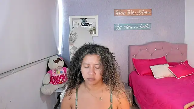 Snapshot of Kenia_tompson01 chatting on January 2025 05:30:01 PM Kenia tompson01 online show from January 2025 05:30:01 PM