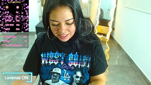 Snapshot of martinna_tay chatting on February 2025 05:51:02 AM martinna tay online show from February 2025 05:51:02 AM