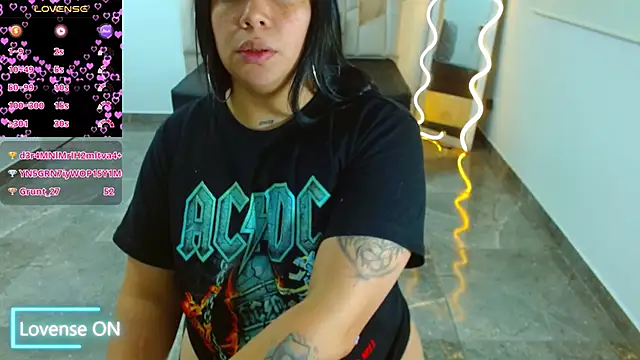 Snapshot of martinna_tay chatting on February 2025 06:01:01 AM martinna tay online show from February 2025 06:01:01 AM