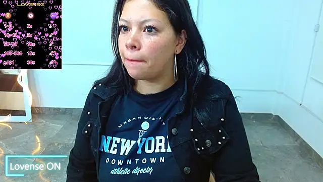 Snapshot of martinna_tay chatting on March 2025 03:10:02 AM martinna tay online show from March 2025 03:10:02 AM