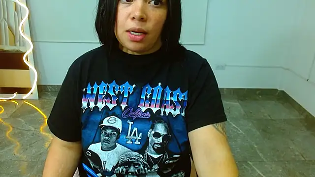 Snapshot of martinna_tay chatting on March 2025 09:53:02 AM martinna tay online show from March 2025 09:53:02 AM