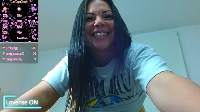 Snapshot of martinna_tay chatting on March 2025 06:16:01 AM martinna tay online show from March 2025 06:16:01 AM