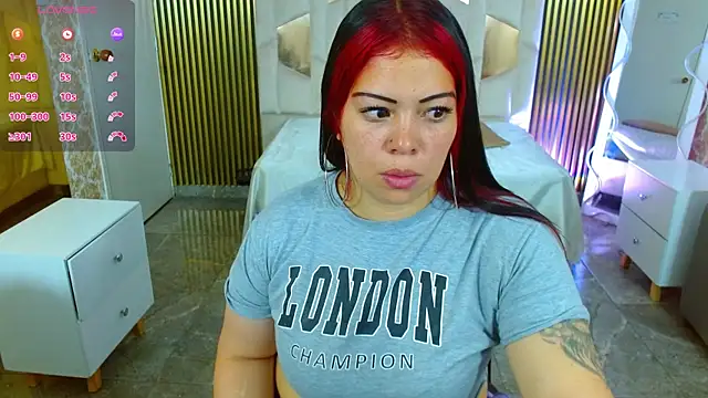 Snapshot of martinna_tay chatting on October 2025 03:17:01 AM martinna tay online show from October 2025 03:17:01 AM