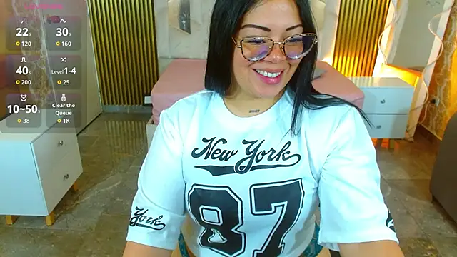 Snapshot of martinna_tay chatting on December 2025 03:22:01 AM martinna tay online show from December 2025 03:22:01 AM